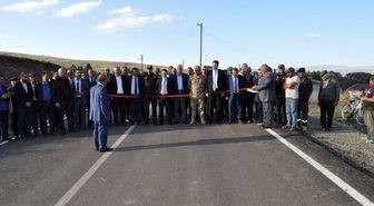 Kars'ta sıcak asfalt köy yolları hizmete tek tek giriyor