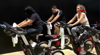 Ankaralı sporseverler 'indoor cycling' egzersizi yaptı