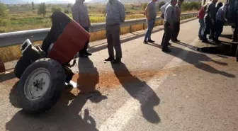 Otomobille çarpışan traktör ikiye bölündü