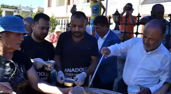 AK Parti Didim ilçe teşkilatından vatandaşlara aşure hayrı