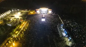 İptal kararı mahkemeden dönen festivalin ilk gününde 20 bin kişi eğlendi