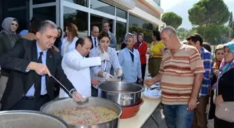 Sağlık çalışanlarından aşure hayrı