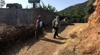 40 yıldır içecekleri suyu evlerine bidonlarda taşıyorlar