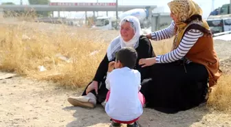 Peşmergenin elindeki genç ailesine kavuşmayı bekliyor