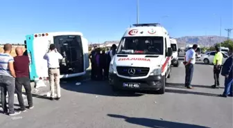 Malatya'da yolcu midibüsü devrildi: 26 yaralı