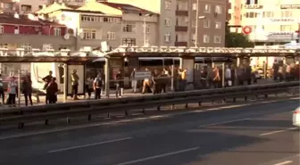 Darülaceze - Perpa Durağı'nda metrobüs yangını