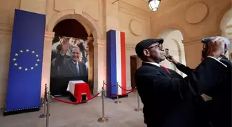 Fransa: Jacques Chirac'ın naaşıyla selfie çektirenlere saygısızlık suçlaması