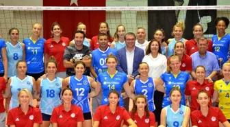 Kuşadası Uluslar arası Voleybol Turnuvası'nda dostluk kazandı