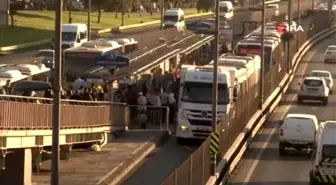 Metrobüste yangın çıktı, seferler aksadı