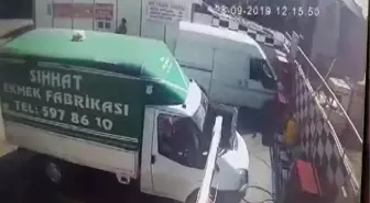 Arnavutköy'de oto yıkamacıdaki feci kaza kamerada