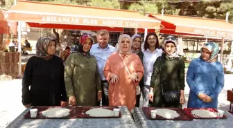 Pirincin taşını ayıklamak için kıyasıya yarıştılar