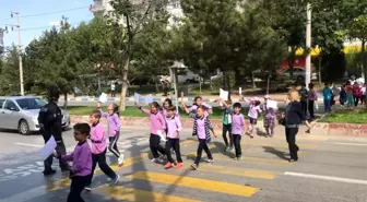 Şuhut'ta 'Yaya Güvenliğinin Nöbetçisiyiz' uygulaması