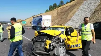 Arnavutköy'de taksiyle otomobil çarpıştı: 5 yaralı