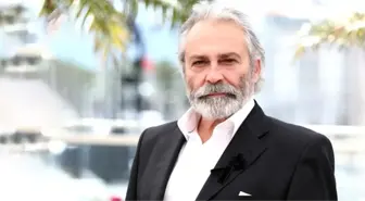 Haluk Bilginer'in yıllar önce BBC dizisinde türkü söylediği görüntüler ortaya çıktı