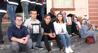 Konya Selçuk Üniversitesi öğrencilerinden HDP önündeki ailelere destek ziyareti