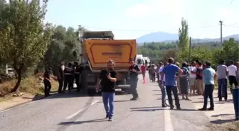 Milas'ta tırla çarpışan traktörün sürücüsü öldü