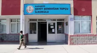 Öğrenciler 42 kilogramlık bal kabağı yetiştirdi