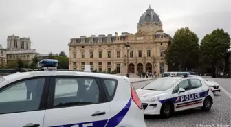 Polis merkezinde bıçaklı saldırı