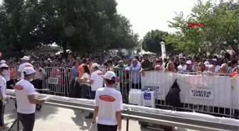 Adana'da guiness rekoru: 233,6 metrelik şişte et pişirdiler