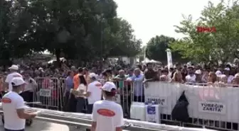 Adana'da guiness rekoru: 233,6 metrelik şişte et pişirdiler