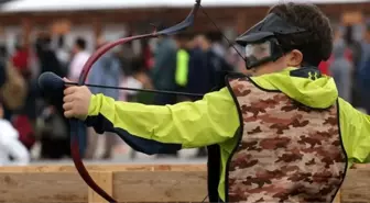 Berat Albayrak ve Bilal Erdoğan'ın oğulları 4. Etnospor Kültür Festivali'nde ok attı