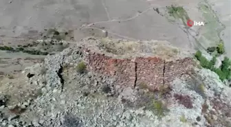 Defineciler 2 bin 500 rakımdaki kaleyi bile kazdılar