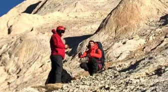 Demirkazık'ta yollarını kaybeden dağcılar kurtarıldı