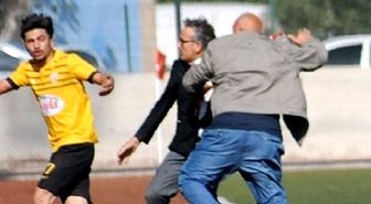 Kulüp başkanı çılgına döndü! Kırmızı kart gören oyuncusunu dövdü