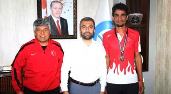 Milli atletten Başkan Say'a teşekkür ziyareti