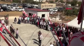 Mardin köyünde, anne- babası adına okul yaptırdı