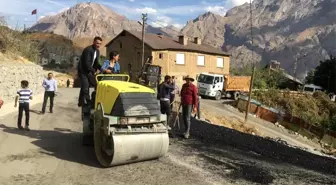 Hakkari'de mahalle yolları onarılıyor