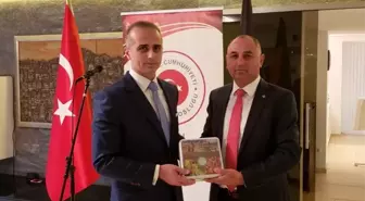Almanya'da Başkonsoloslara Manisa üzümü