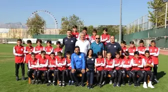 Antalyaspor U12 futbol takımı Litvanya'ya uçtu