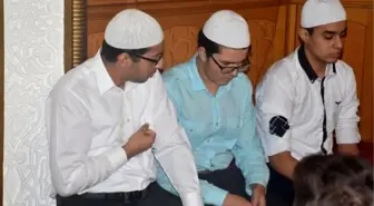 Hafız öğrenciler asker ağabeyleri için fetih suresi okudu