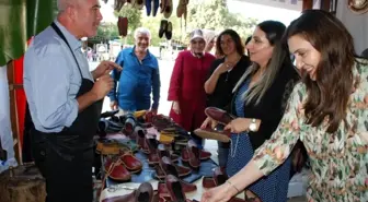 Protokol eşleri el emeği göz nuru eserleri inceledi