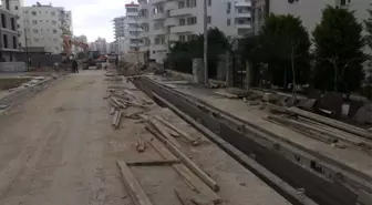 Silifke'de yağmur suyu hattı döşeme çalışmaları sürüyor