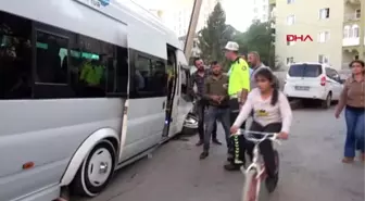 Sivas'ta öğrenci servisi, hafif ticari araçla çarpıştı 10 yaralı