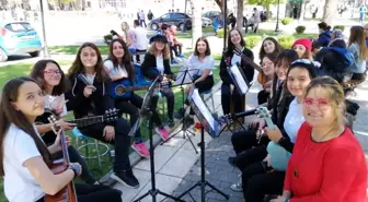 Eskişehir Hacı Süleyman Çakır Kız Anadolu Lisesi, 'Erasmusdays' etkinliklerini kutlamak için stant...