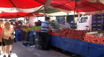 Havaların mevsim normallerinin üzerinde olması pazarcıların yüzünü güldürüyor