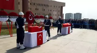 Teröristlerin roketli saldırısında şehit düşen siviller törenle memleketlerine uğurlandı