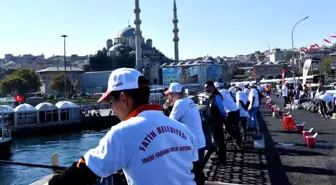 Galata Köprüsü'nde balık tutma yarışması