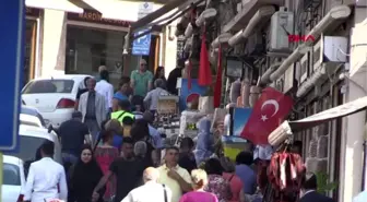 Mardin'de esnaf caddelere türk bayrakları astı