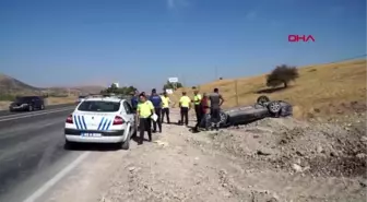 Adıyaman'da otomobil takla attı 2 yaralı