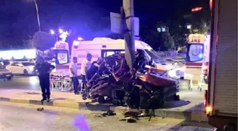 Aydınlatma direğine çarpan otomobildeki 3 arkadaş öldü, 1'i ağır yaralı