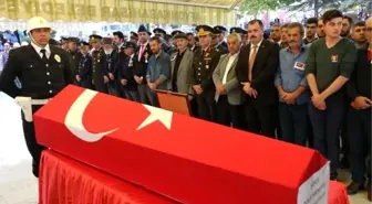 Şehit polisin cenazesi törenle memleketine uğurlandı (2)