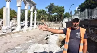 Thyateira'da Roma Caddesi sütunları ayağa kaldırılıyor