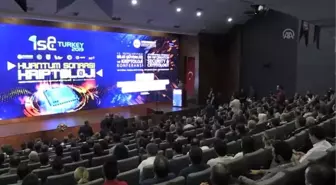 Bakan Turhan: 'Savaşlar, hayatın her alanında olduğu gibi sanal dünyada da yerini almıştır'