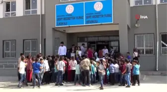 Balıkesirli öğrencilerden şehit öğretmen Necmettin Yılmaz'ın Şanlıurfa'daki öğrencilerine ziyaret