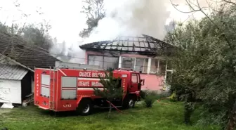 Çatıda başlayan yangın bir anda evi sardı