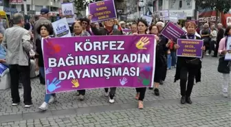 Edremit'te kadın cinayetlerinin son bulması için oturma eylemi